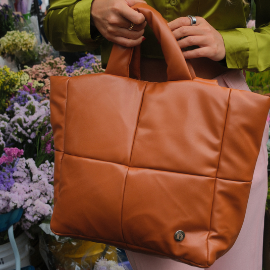 Bolso grande acolchado camel