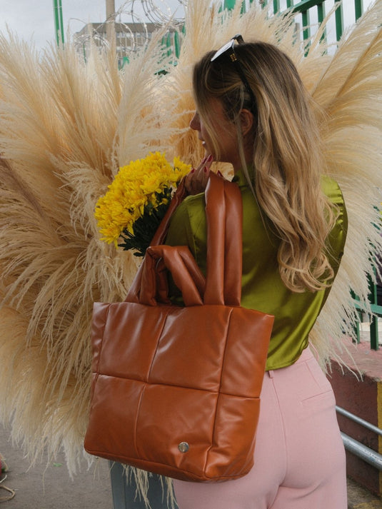 Bolso grande acolchado camel
