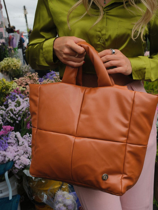 Bolso grande acolchado camel