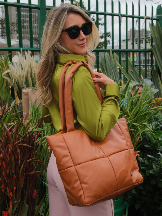 Bolso grande acolchado camel