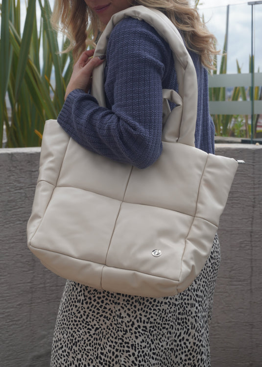 BOLSO GRANDE ACOLCHADO VAINILLA