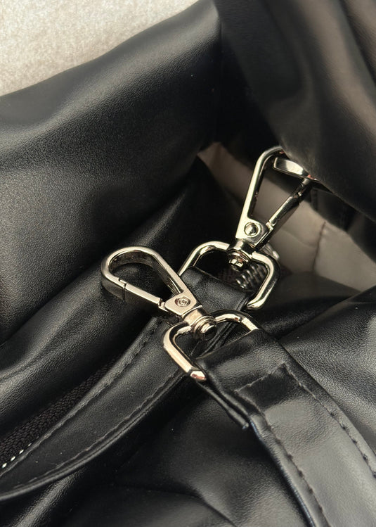 BOLSO DE MANO ACOLCHADO NEGRO