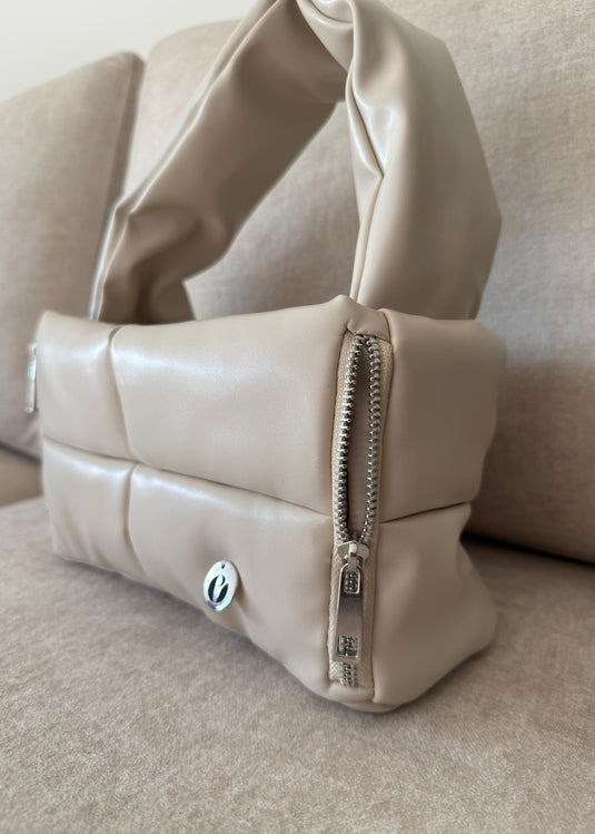 BOLSO DE MANO ACOLCHADO VAINILLA