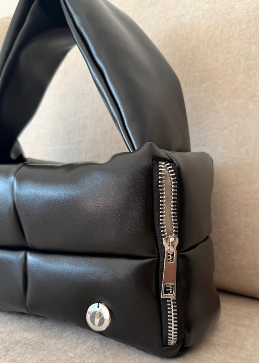BOLSO DE MANO ACOLCHADO NEGRO